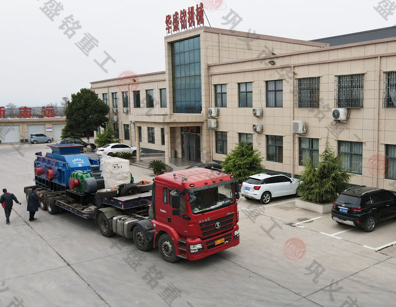 大型鐵礦石對(duì)輥制砂機(jī)產(chǎn)量是多少？